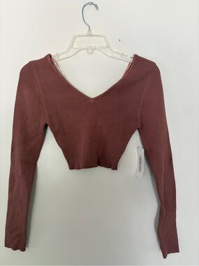 NWT- MOD On Trend Ribbed V-Neck Long Sleeve Crop Top - Mauve
